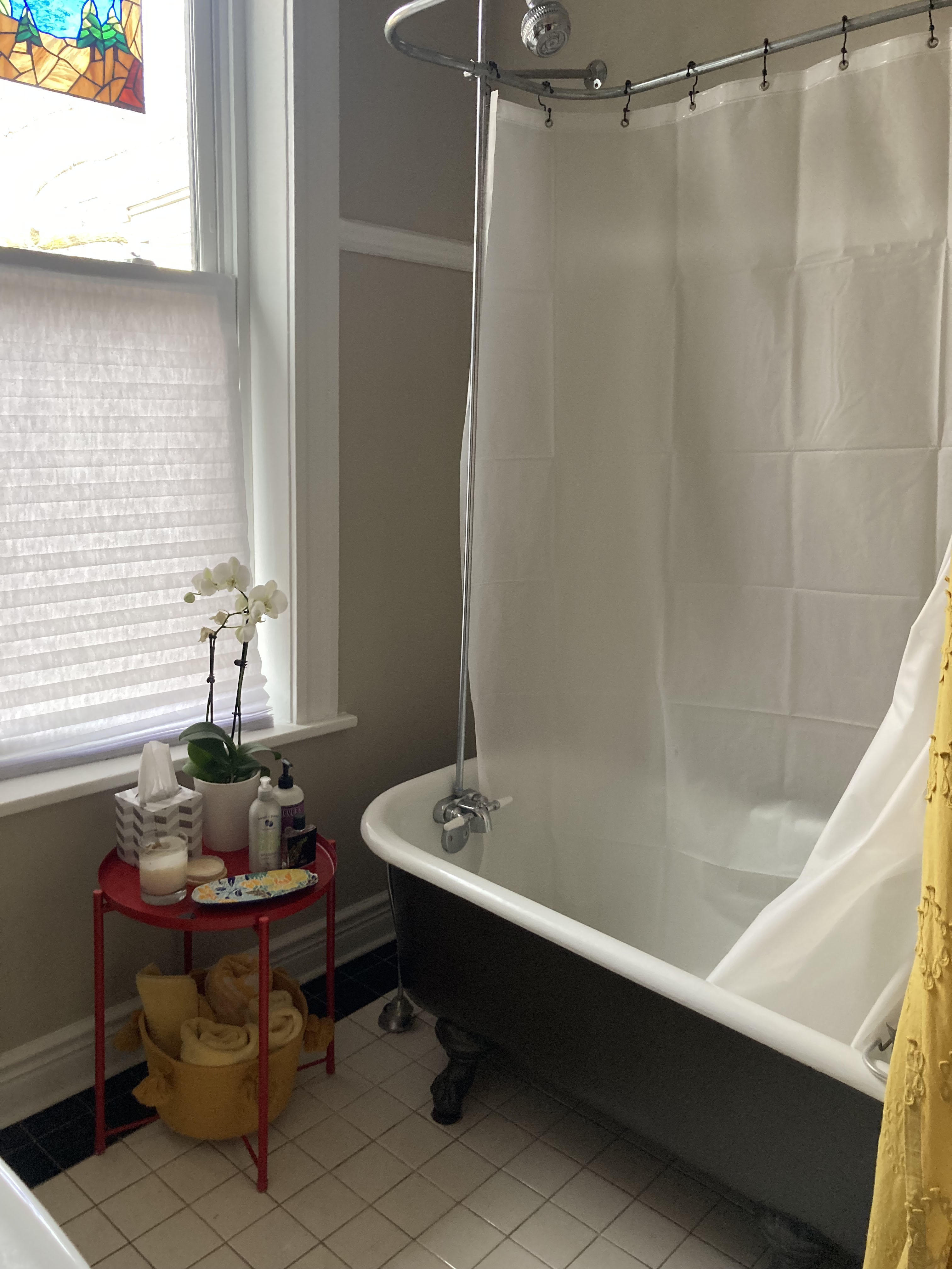 2nd floor bathroom before renovation